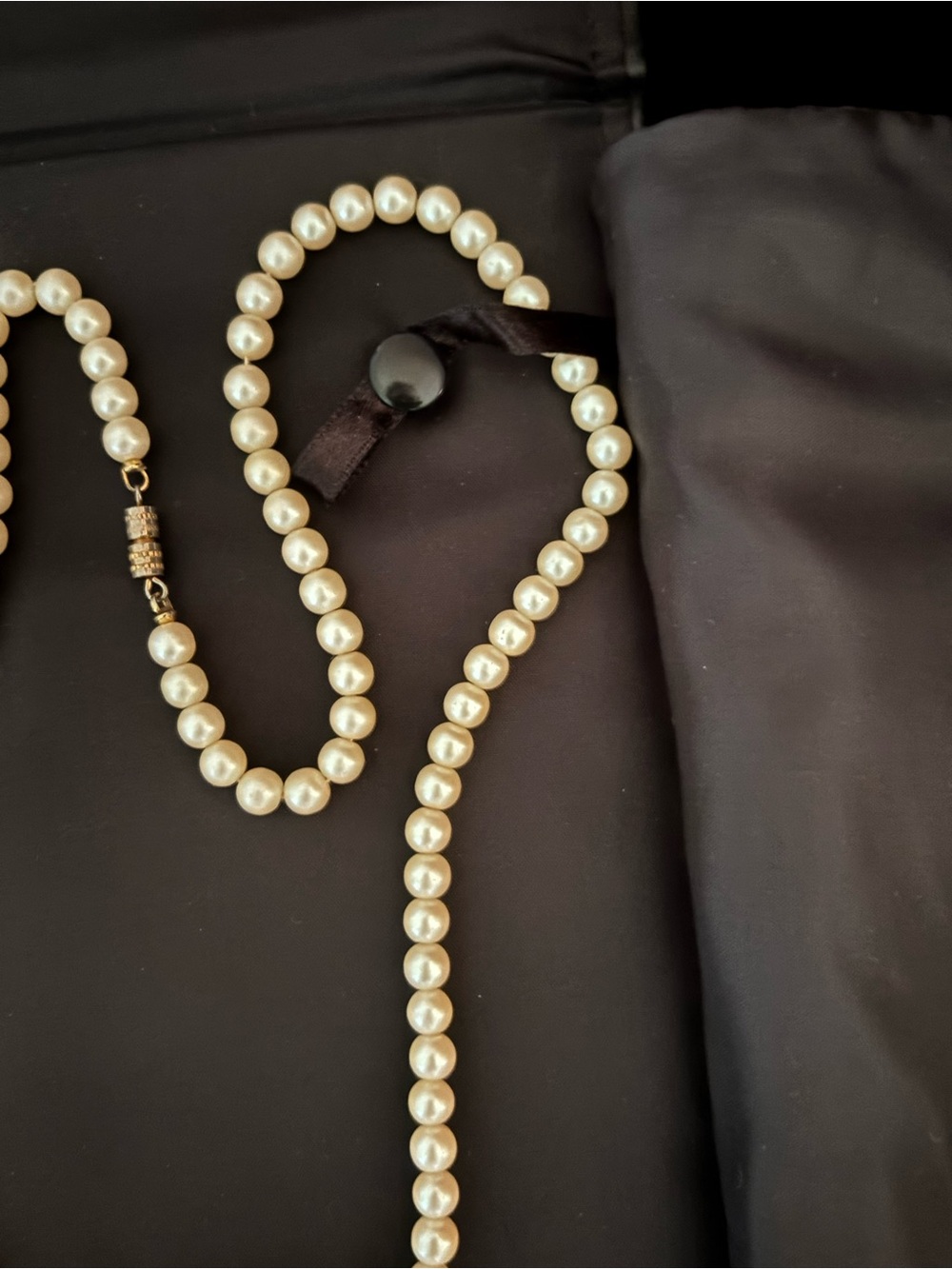 Vintage Classic Pearl Strand Necklace - Cream Pearls - Picture 8 of 13